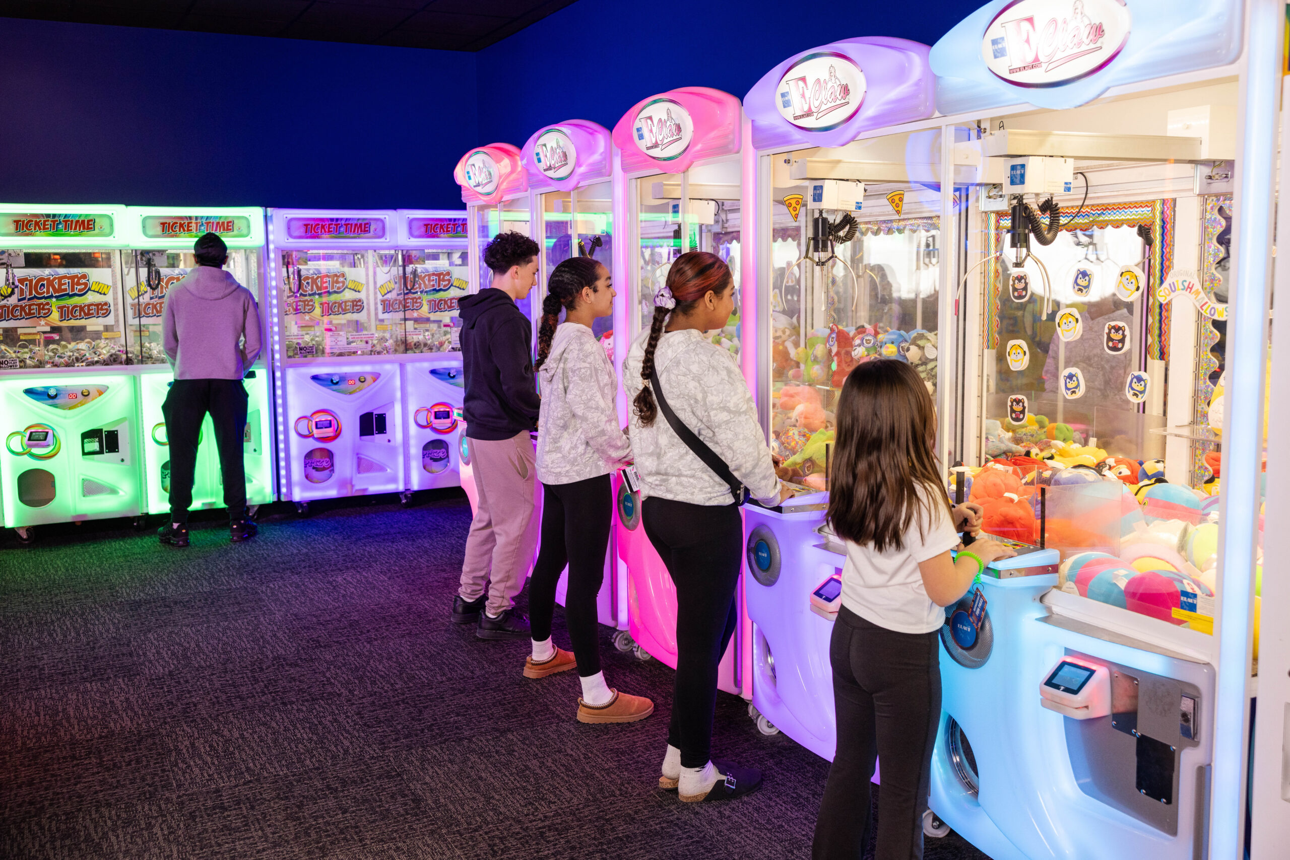 Kids playing games at Incredible Food and Fun